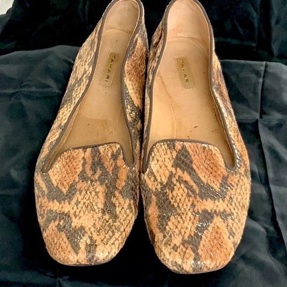 TAHARI  Clementine Snakeskin Look Flats Soft Leather Lined 8M VGUC - Picture 1 of 13